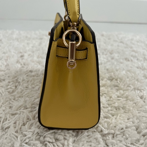 Coach - Picture 4 of 9